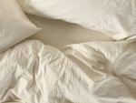 1023609_crinkled_percale_duvet_undyed_fa22_93861b66-9d99-4b3c-a6d4-56366d79f458