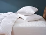 1023609_crinkled_percale_duvet_undyed_fa22_93861b66-9d99-4b3c-a6d4-56366d79f458